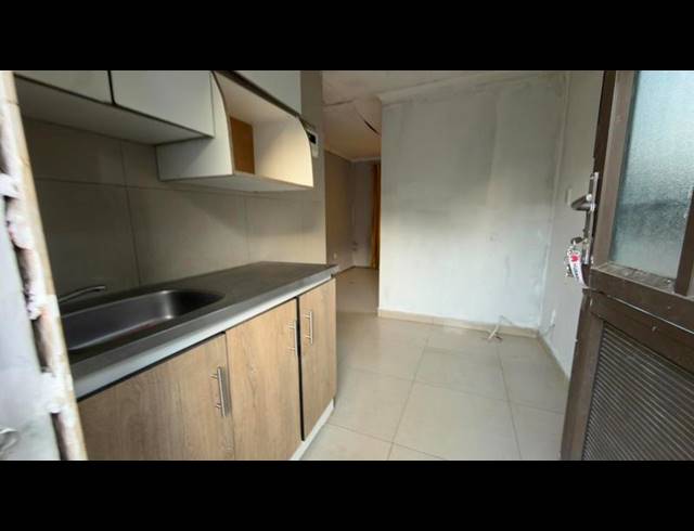 2 BEDROOM HOUSE FOR SALE IN NEWLANDS EAST